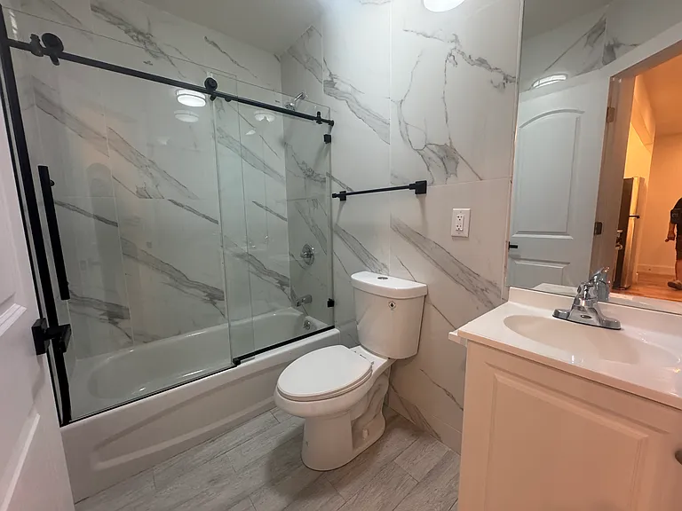 1052 Willoughby Ave #3B — Photo 11