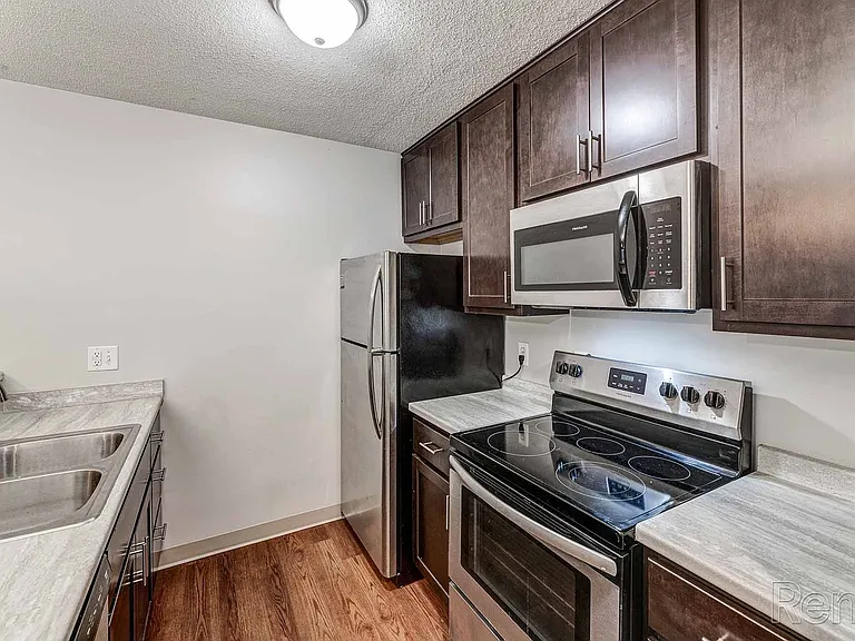 Lexington Hills Apartments — Photo 8