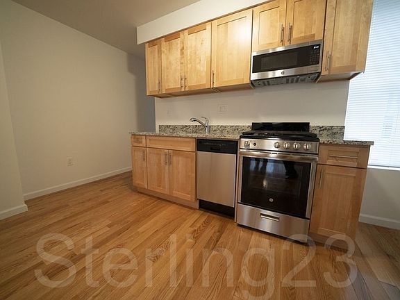 5th image of 3015 49th St APT 3S