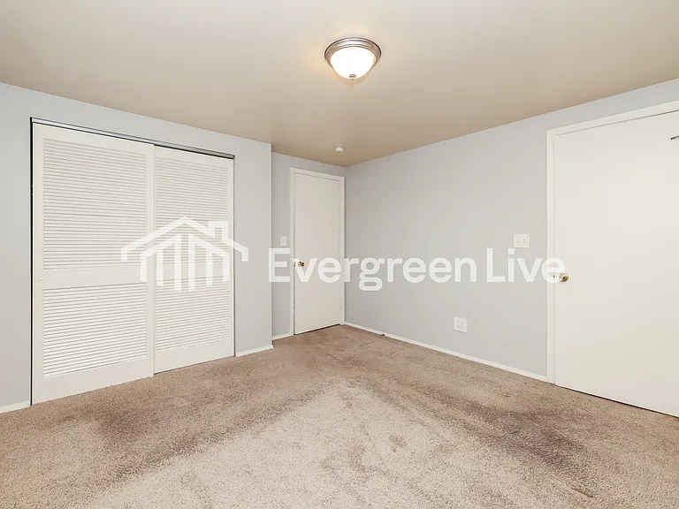 211 Silverstone Dr — Photo 12
