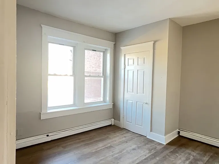528 Union St #3R — Photo 4