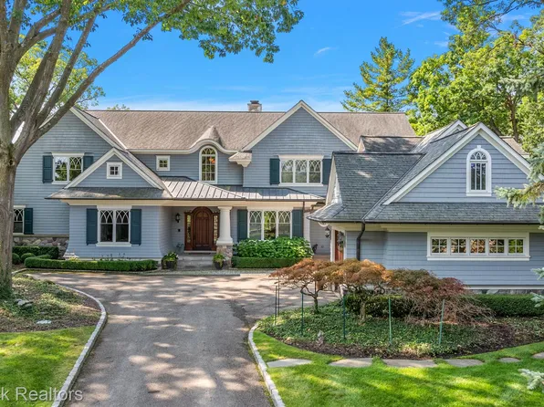 1292 Circle Ct, Bloomfield Hills, MI 48302