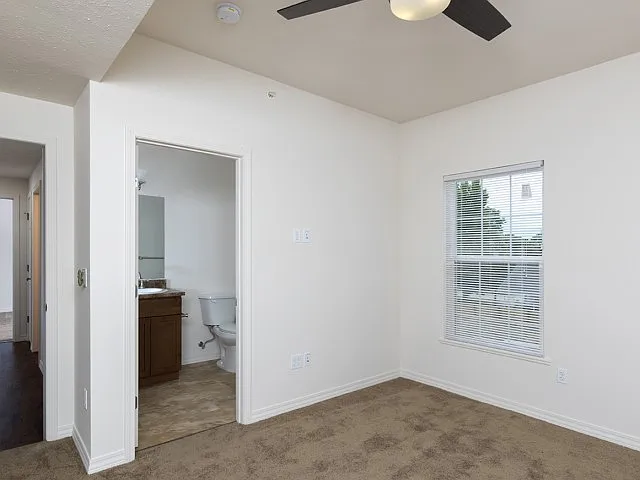 1100 S Market Ave — Photo 8