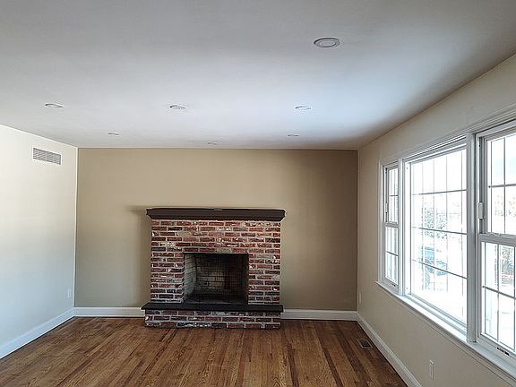 3rd image of 3209 E Chestnut Ave