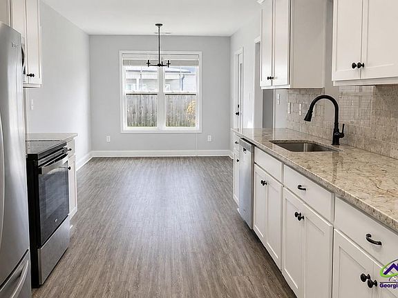 3rd image of 602 Broderick Cir