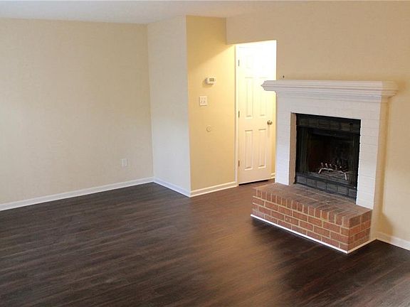 3rd image of 2410 Julie Ct