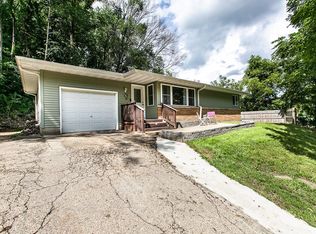 11 Olympic Heights Rd, Dubuque, IA 52001