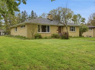 4490 Hedgewood Dr, Williamsville, NY 14221