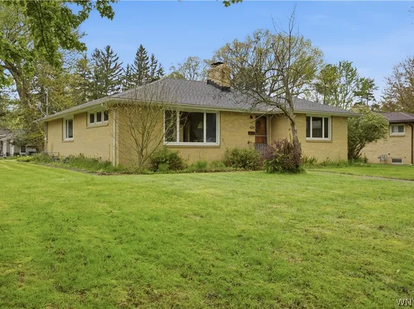4490 Hedgewood Dr, Williamsville, NY 14221
