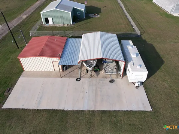 1012 W Denver Ave, Seadrift, TX 77983