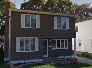 38 Sherman St, Merrick, NY 11566