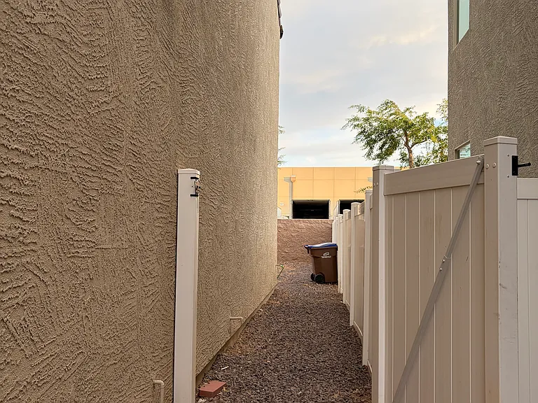 9011 W Jefferson St — Photo 25