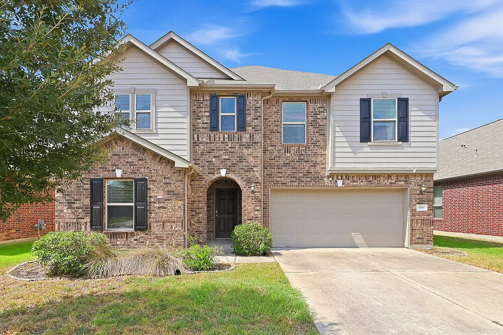 4 bed, 2.5 bath, 2792 sqft, $2,495 — Photo 1