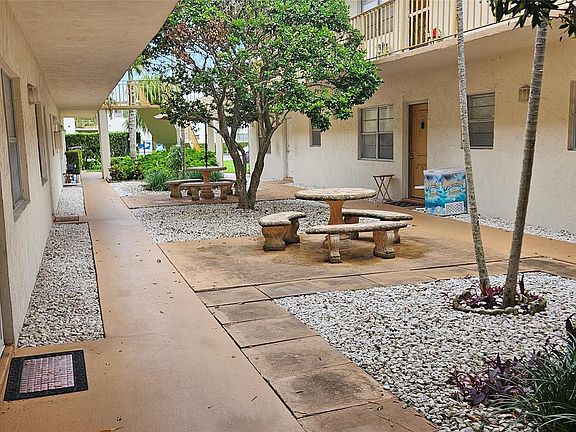 3rd image of 2515 Polk Street #21