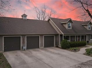 11910 E Brookfield Dr, Peculiar, MO 64078