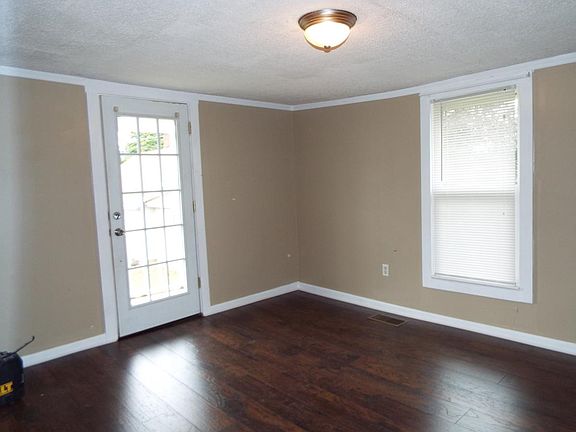 3rd image of 417 1/2 Swigart St