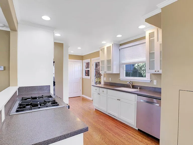 336 S Church St — Photo 5