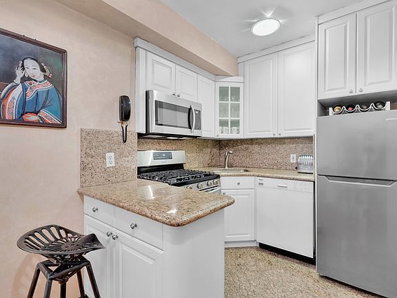 3rd image of 11 E 87th St APT 5B