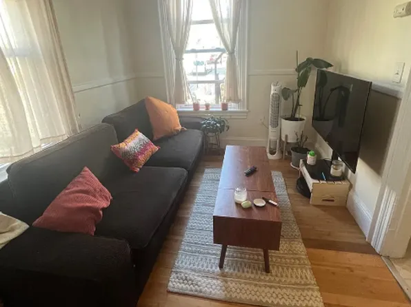 12 Evergreen Sq #1, Somerville, MA 02143