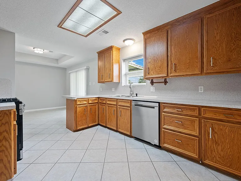 460 W Houston St — Photo 7
