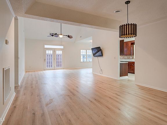 4th image of 17 Oak Leaf Ct #0