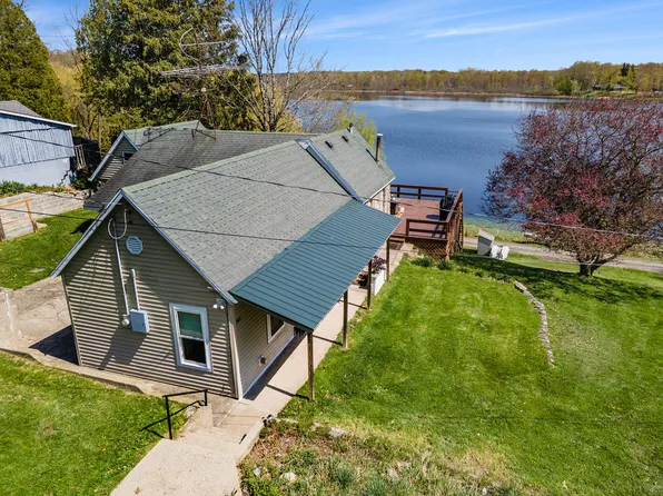 762 Parkwood Dr, Six Lakes, MI 48886