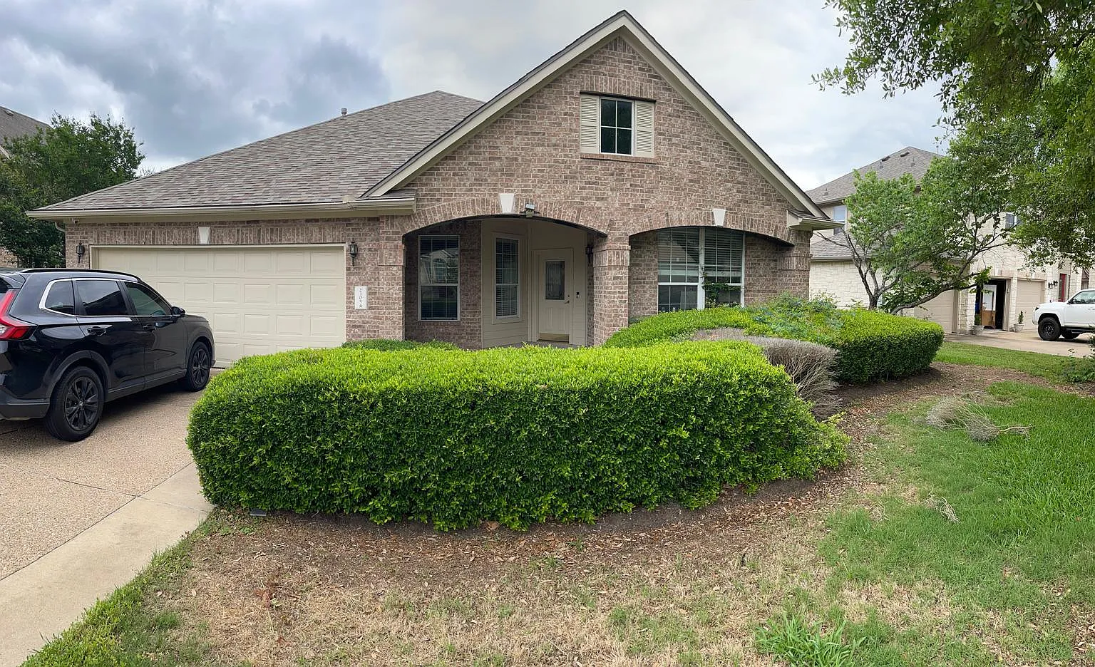 3 bed, 2.0 bath, 2789 sqft, $2,600 — Photo 2