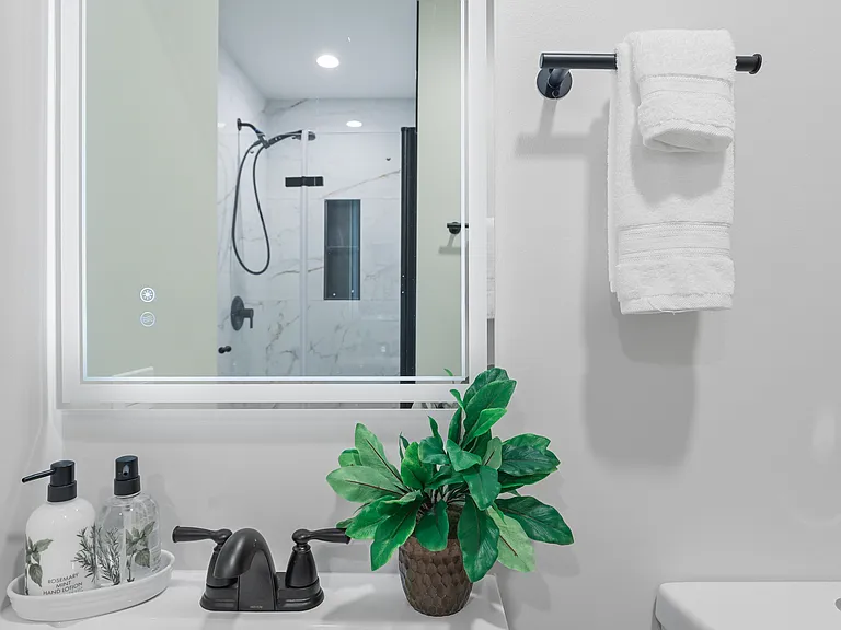 8S045 Hudson St — Photo 13