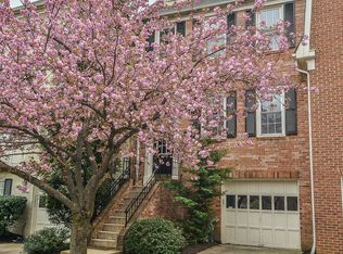 8003 Merry Oaks Ln, Vienna, VA 22182