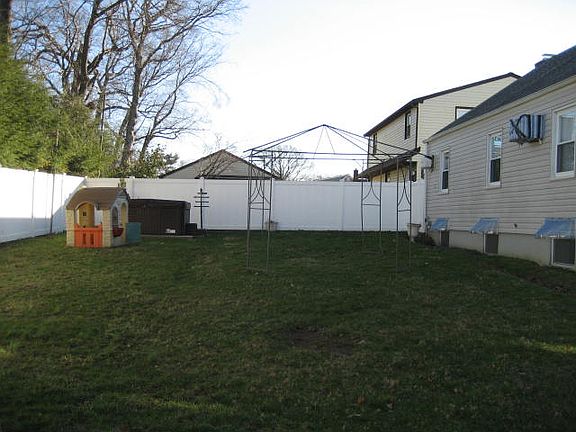 3rd image of 63 Nassau Ave