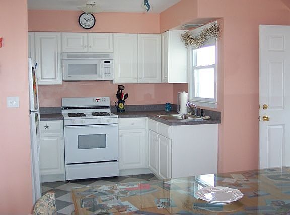 Kitchen on 2nd Level has Built-in Microwave, Self-Cleaning Oven,Stainless Sink