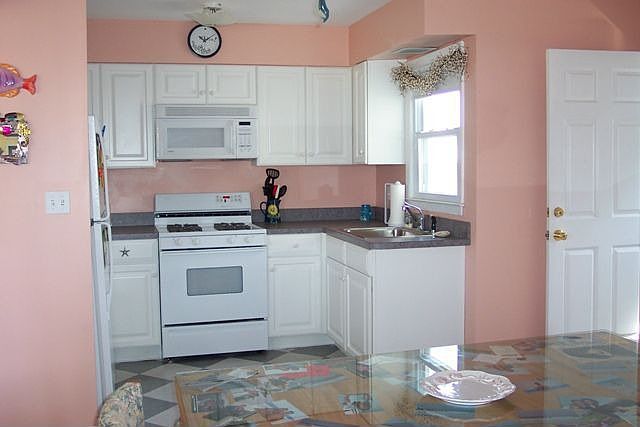 Kitchen on 2nd Level has Built-in Microwave, Self-Cleaning Oven,Stainless Sink
