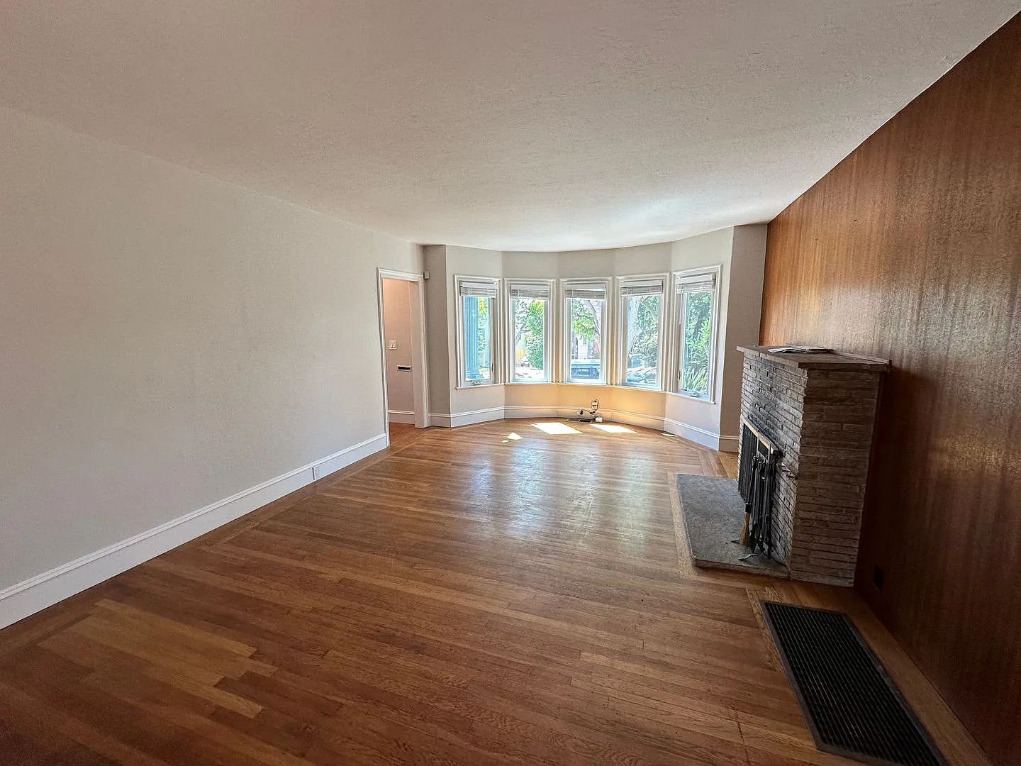 Charming 2BR Berkeley Home with Updated Kitchen, Garage & Backyard — Photo 3