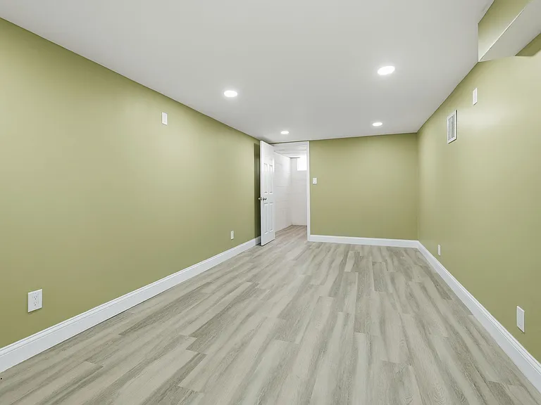 Utah St — Photo 14