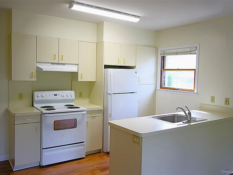 3115 Albany Post Rd #2 — Photo 5