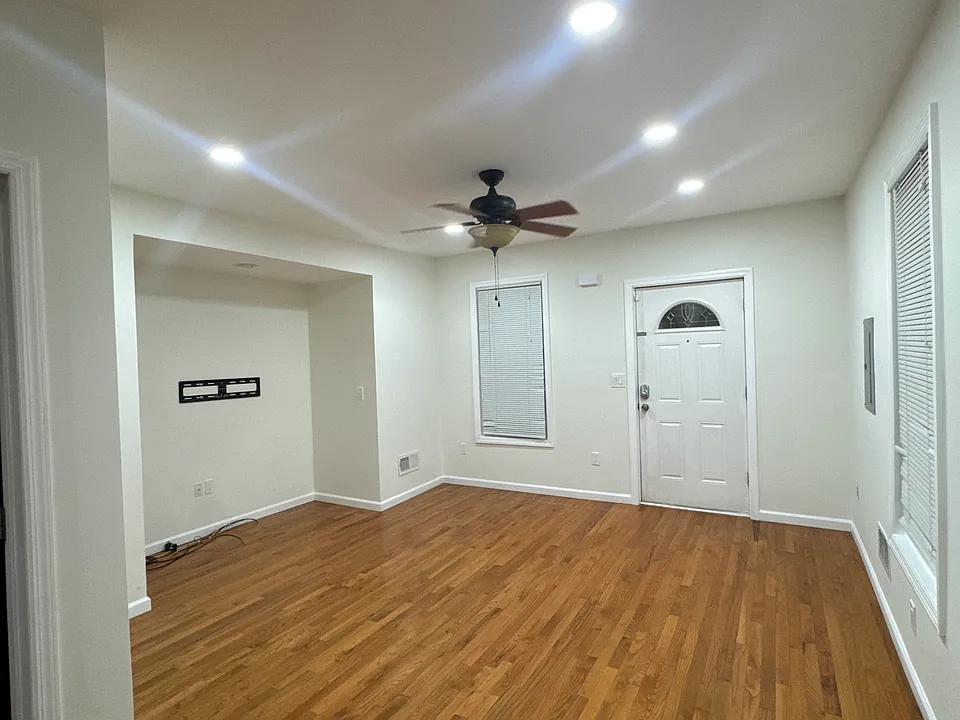 272 W Main St #1