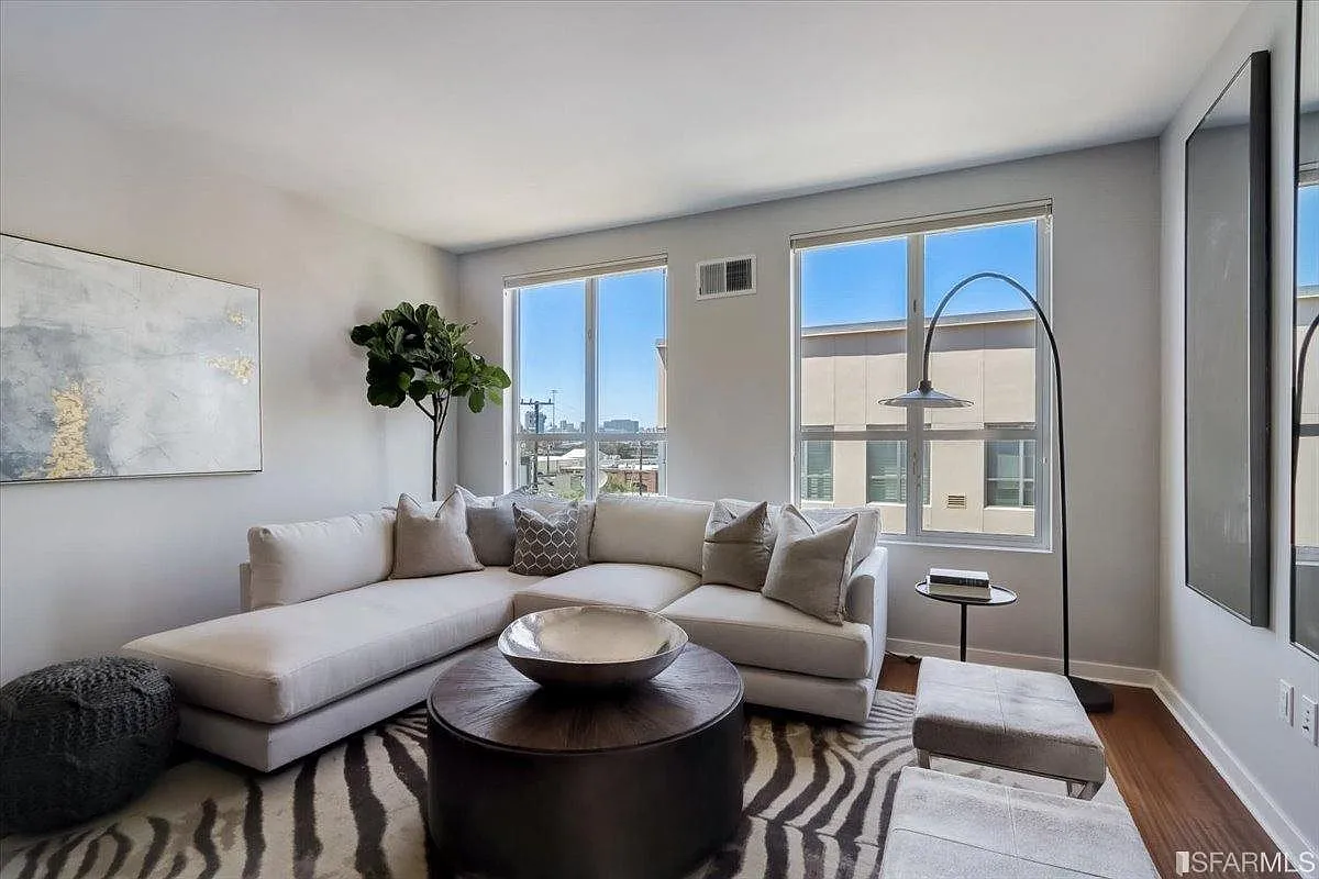 2 bed, 1025 sqft, $6,725 — Photo 4