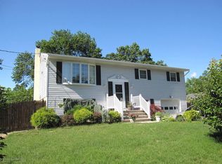 33 Castle Ave, Jackson, NJ 08527
