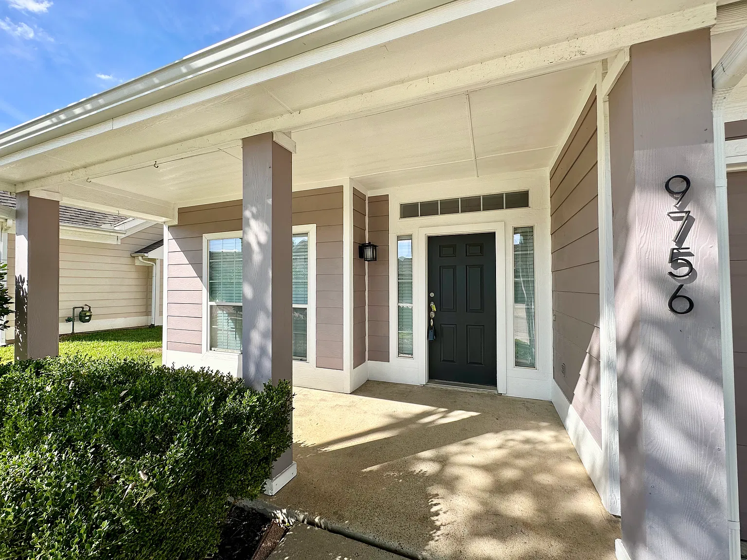 4 bed, 2417 sqft, $2,695 — Photo 2