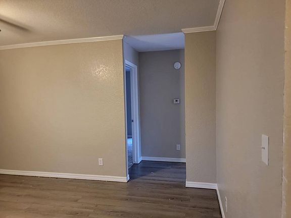 5th image of 136 N Greenleaf Dr