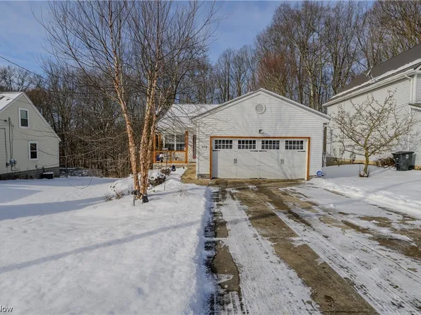 572 Wolf Ave, Wadsworth, OH 44281