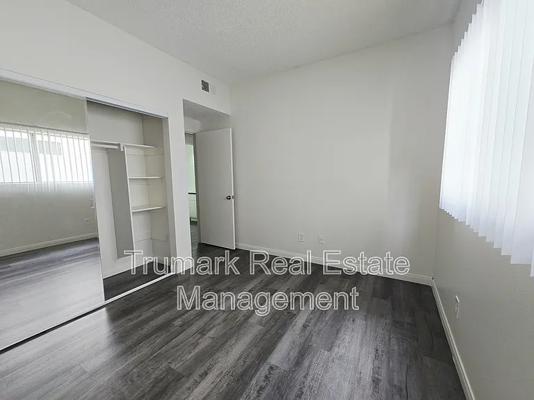 14605 Burbank Blvd #103 — Photo 6