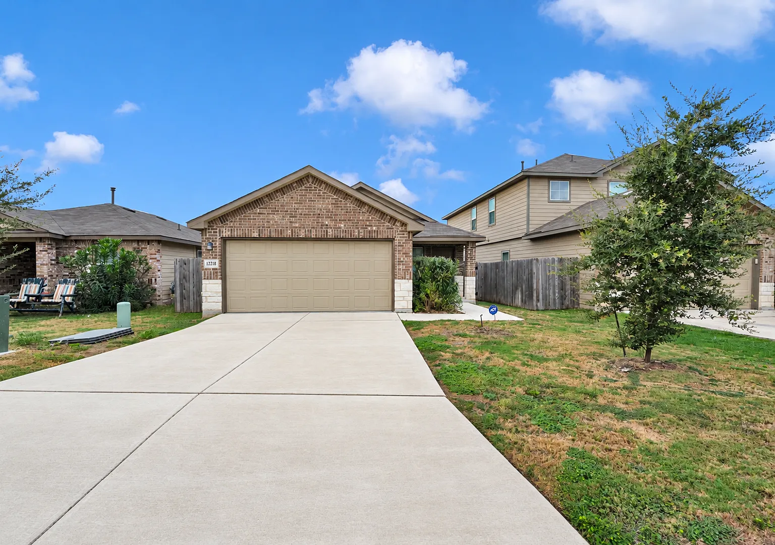 Charming 3 Bed 2 Bath Home in Stoney Creek with Community Amenities! — Photo 1