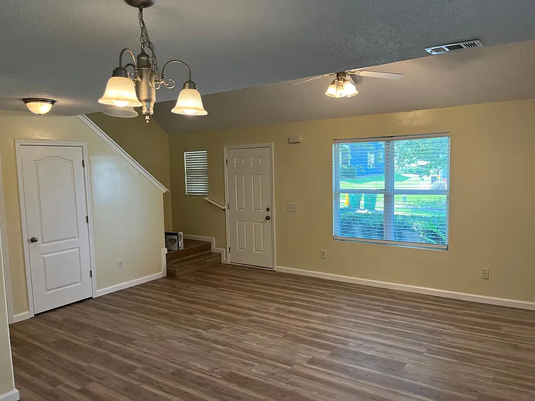 421 Bridgewater Way — Photo 7
