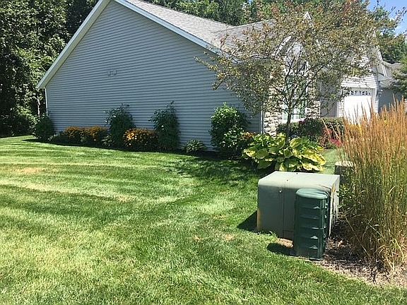 2nd image of 2089 Fountain Cir