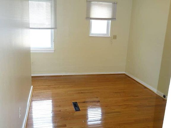 5th image of 231 Louis St APT 4