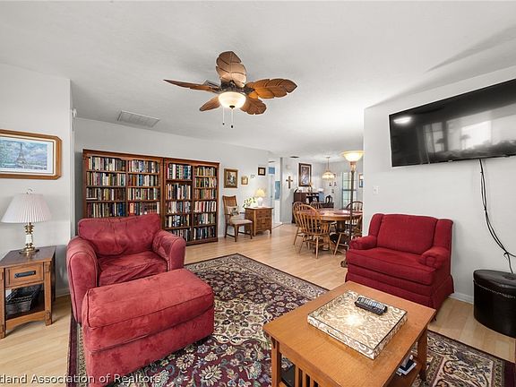 3rd image of 2 Indigo Dr
