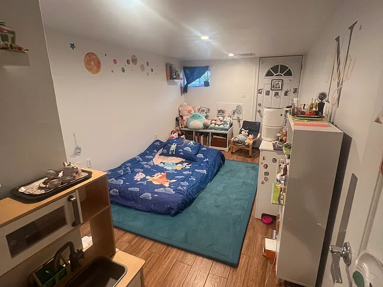 370 E 32nd St #1 — Photo 11