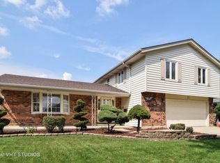 704 Kemah Ln, Schaumburg, IL 60193