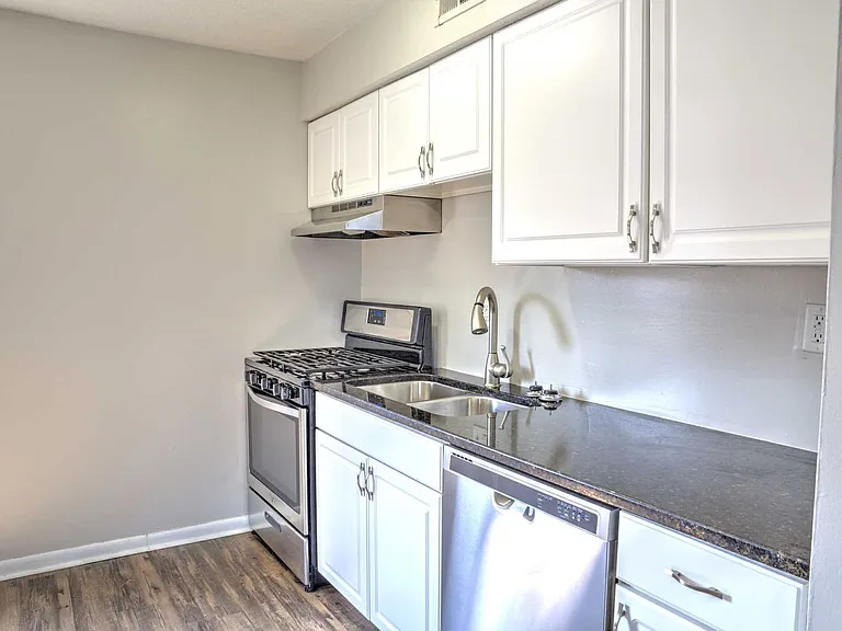 1292 Courtland Ave #B — Photo 2